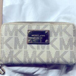Mint condition, older, Michael Kors wristlet purse